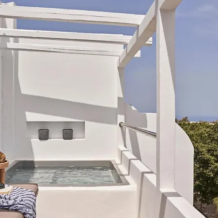 Loizos Stylish Residences Aparthotel 3*