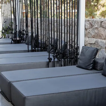 Loizos Stylish Residences 3*