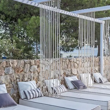 Loizos Stylish Residences Aparthotel 3*