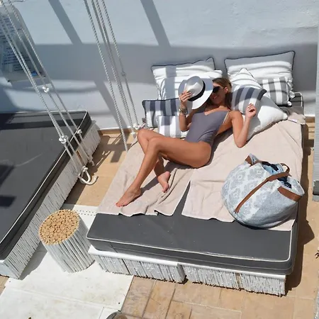 Loizos Stylish Residences Aparthotel Fira (Santorini)