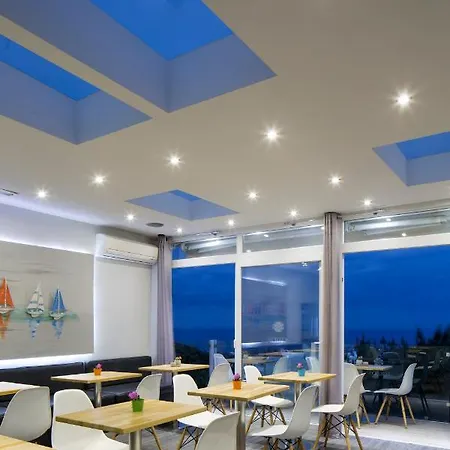 Loizos Stylish Residences Aparthotel 3*